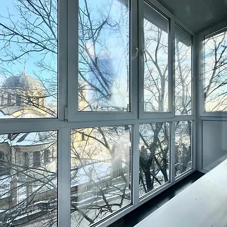 Great Near Bessarabska Sq *
